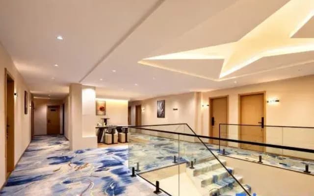 Yue Ting Nan She Hotel (Jingdezhen People's Square Tao Yang Li Store)