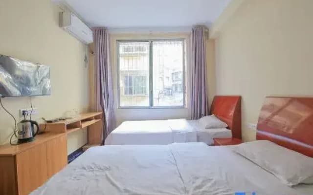 Nanbu County Dongfanghong Business Hotel