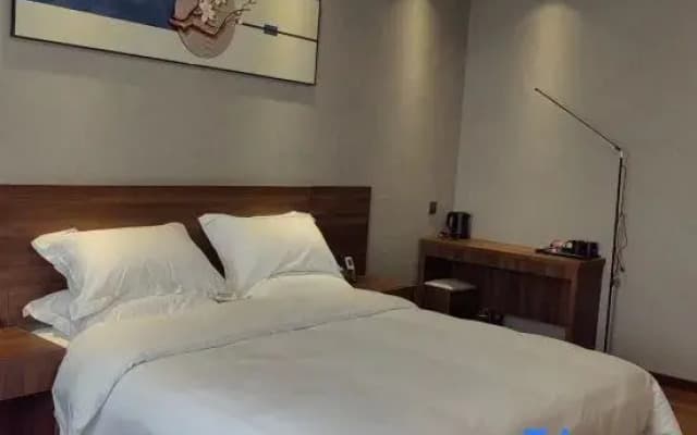 Jingyue Hotel (Nanyang Wuyi Road Yingbin Plaza)