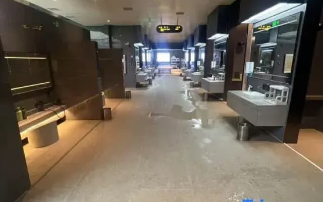 Huaxigu Hot Spring Hotel (Xinxiang Xinfeng Avenue Zhenxing Community Cultural Square)