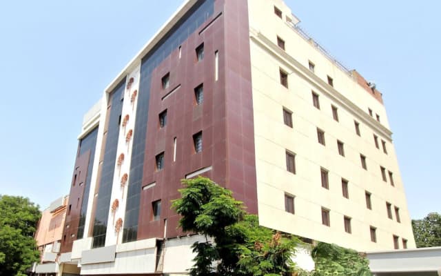 Hotel O Vasundhara Guest House Tankbund