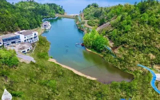 Xishe homestay by Mount Huangshan Lake