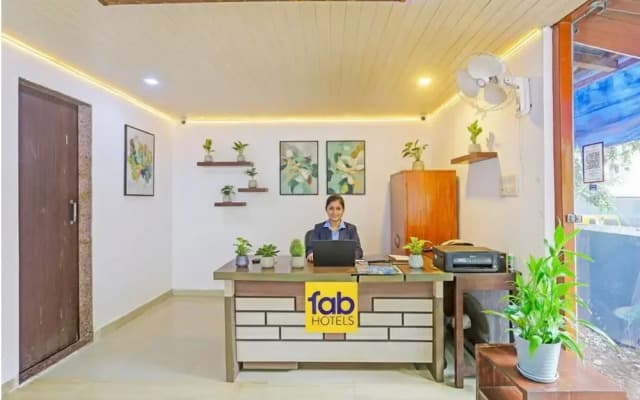 Fabhotel 22 Square Living Spaces