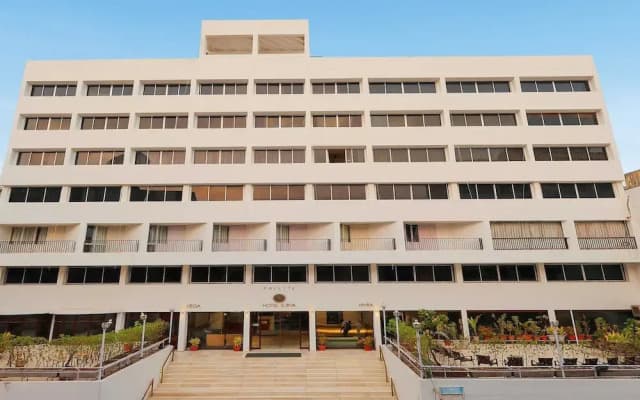 Hotel in Vadodara Near Railway Station