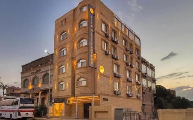 Pyramids Plateau Hotel