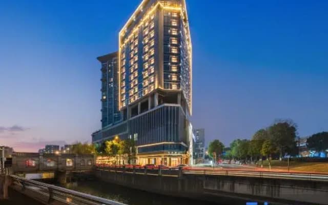 Ji Hotel (Chengdu Gaoxin West District Baicao Road Branch)