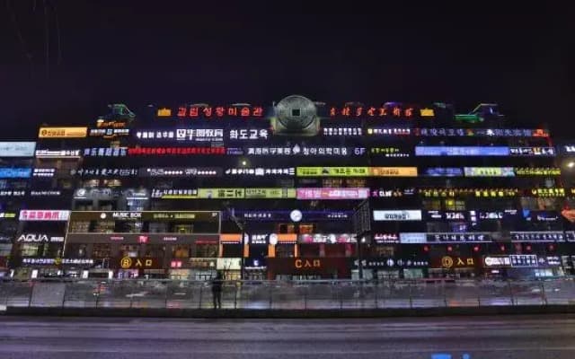 Xingxiang·Viewing Designer Homestay (Yanji Yanbian University Internet Red Wall Store)