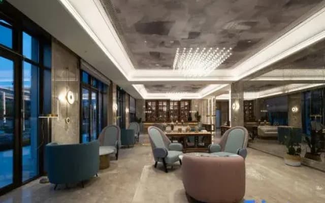 Mercure Hotel (Putuoshan Airport Zhujiajian Centipede Zhi Wharf)