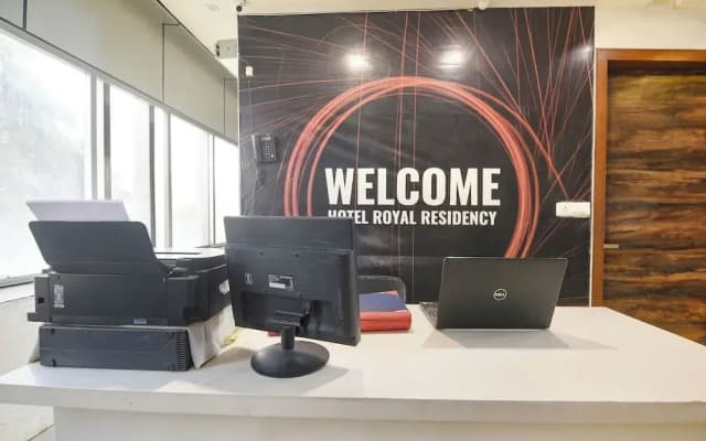 Fabhotel Royal Residency Sector 11