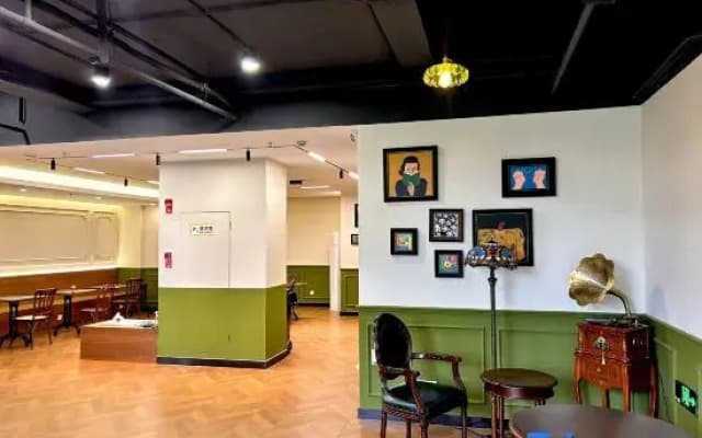 Dongnanxibei Youth Hostel (Jinji Road Subway Station Branch)