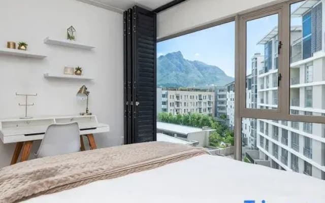 Lovely 2 bed in Claremont
