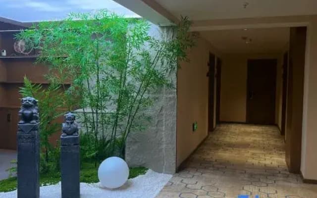 Huayin Yuesiji Hotel