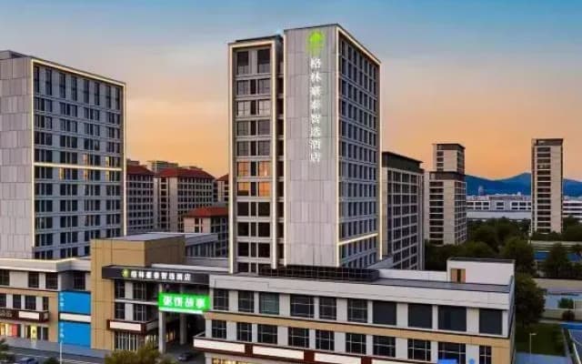 GreenTree Inn Express Hotel (Jiulong Hui Liqun Shopping Plaza)