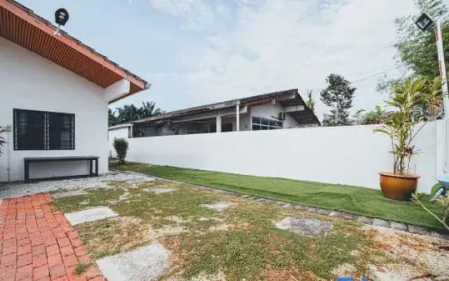 Batu Pahat w Pooltable Villa 4Br16Pax by Our Stay