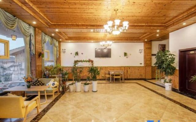 Wulong County Banshan Yunjv Hotel (Xiannü Mountain Tourist Center)