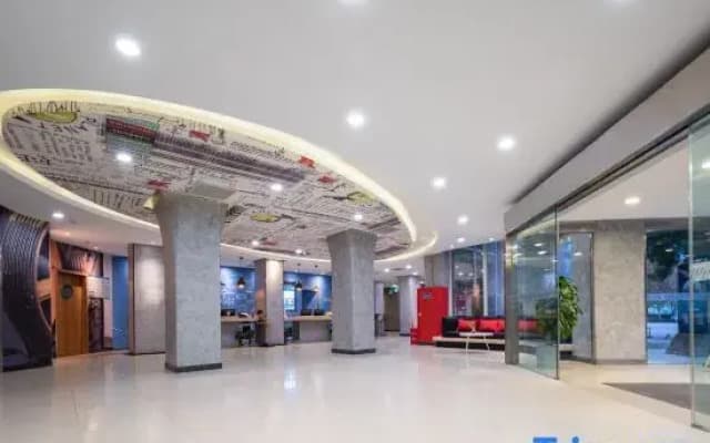 Yixiang Hotel (Wuhan Wansongyuan Wangjiadun East Metro Station)