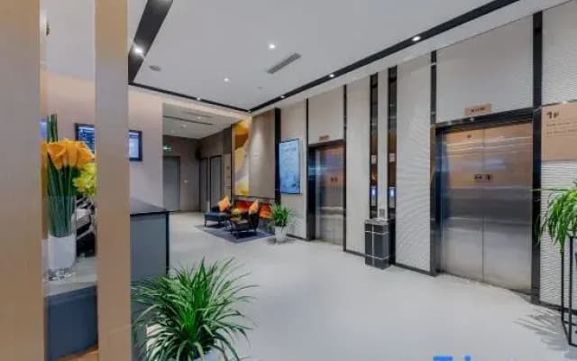 Homeinn Selected Hotel (Nanjing Olympic Sports Exhibition Center Youfangqiao Subway Station)