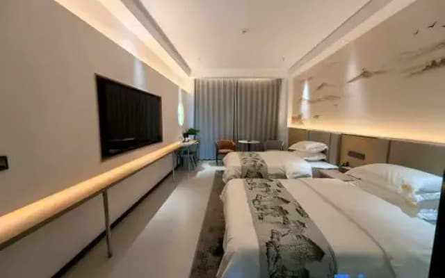Tacheng Donglin Hotel