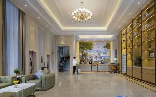 Vienna Hotel (Guiyang Huaxi Slate Whistle Subway Station Branch)