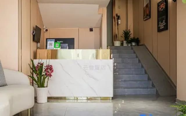 South Station Yunqing Hotel