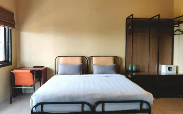 Vama Retreats