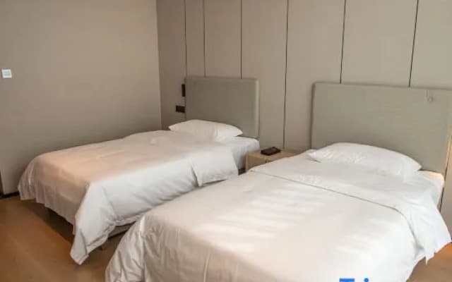 Zhengzhou Xinzheng International Airport Talent Hotel