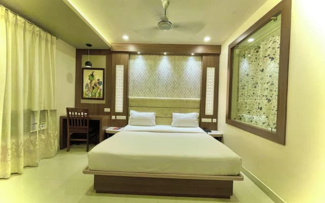 Hotel KUBER PALACE - Sea beach & Temple