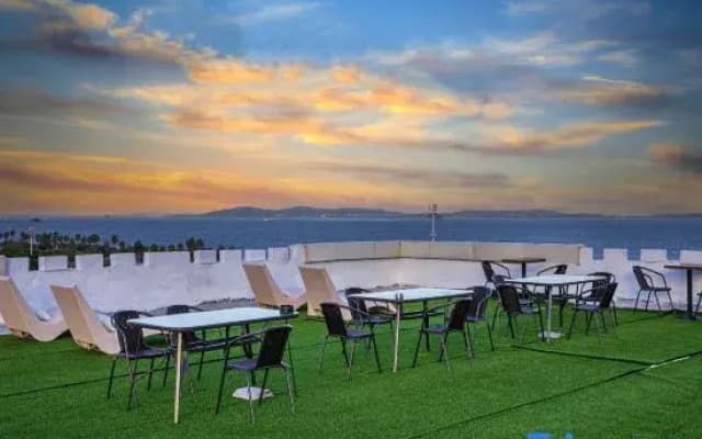 Yelia Sea View Sunrise Villa (Huangcuo Beach Convention and Exhibition Center Store)