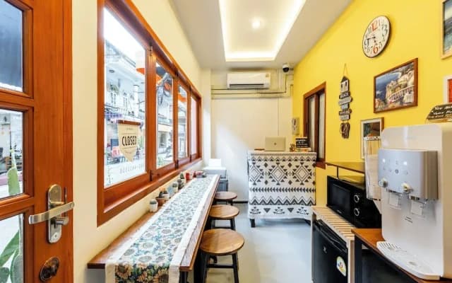Sweett Lemon Hostel