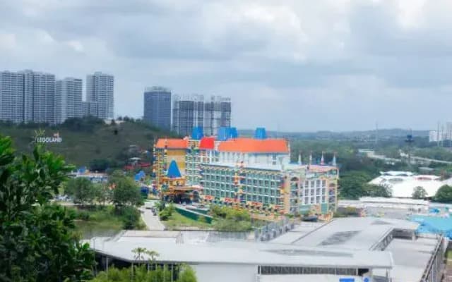 Skyline Serenity Nr Legoland - 3Br3B - by Cowidea