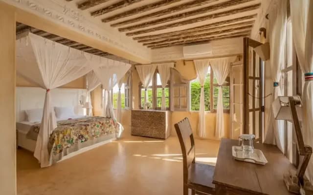Amani House 5 Bedrooms Sleeps 10