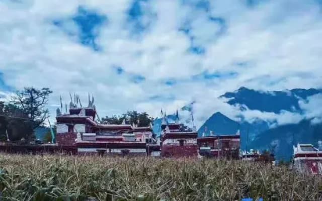 Danba Jiarong Liyuan Homestay