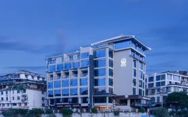 Global Village Elegant Lijiang Hotel (Guilin Two Rivers and Four Lakes Xiangbishan Branch)