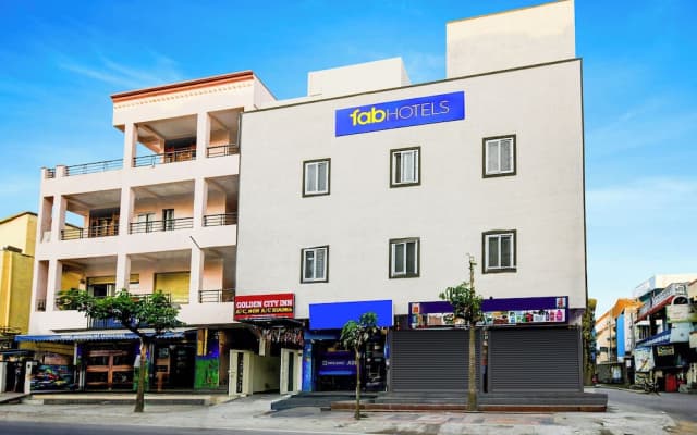 Fabhotel Golden City Inn