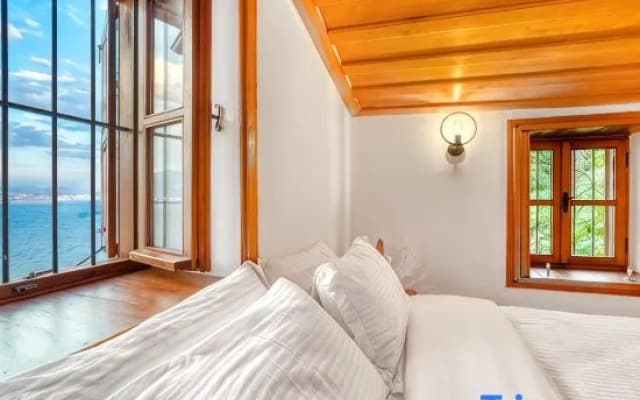 Sukabagi Castle Villa-200° Mediterranean Sea View
