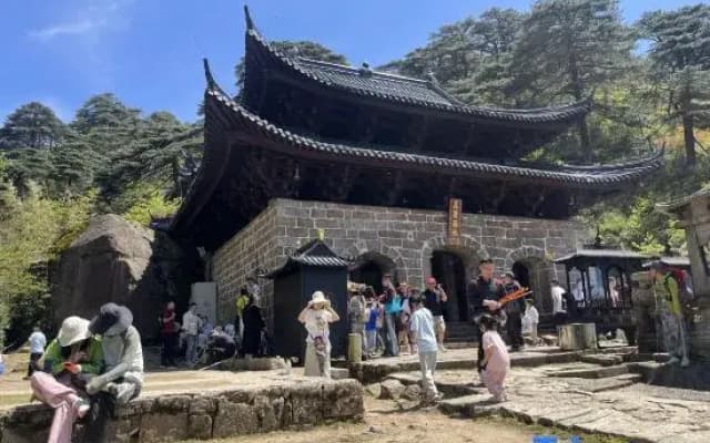 Sanqing Mountain Hongshan Homestay (Gangshou Cableway Station)