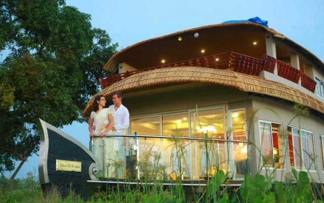 Whispering Waters Houseboat
