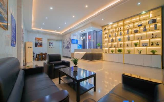 Yijia Hotel (Meizhou People's Hospital Branch)