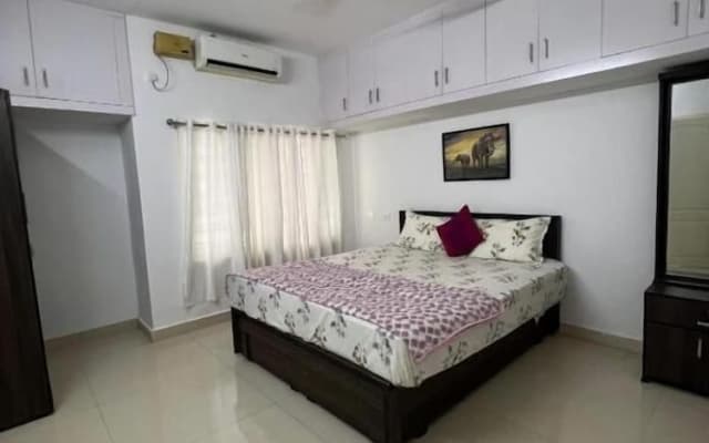 Little Chandhana Guest House