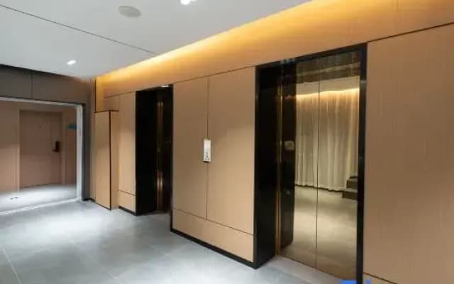i Electronic Sports Hotel