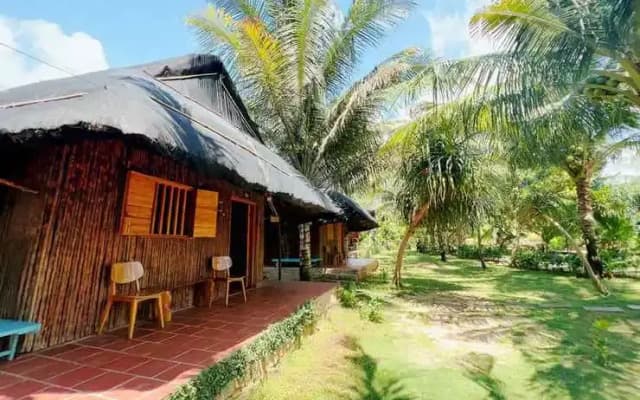 Me Bungalow Beach Resort