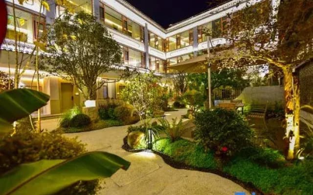 Lavande Hotel (Weishan Ancient Town Pioneer Academy Branch)