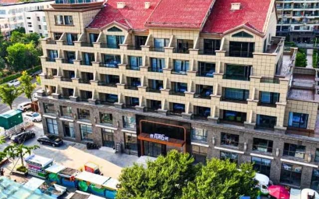 Banyuewan No. 6 Hotel (Banyuewan Beach)
