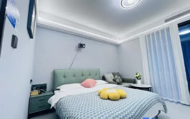 Zhengzhou Starry Sky Hotel (Longhu Tianjie Aquarium)