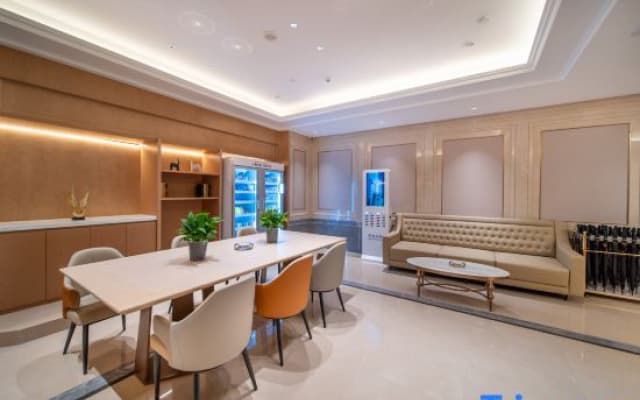 Vienna Hotel (Urumqi Midong Government Traditional Chinese Medicine Hospital Branch)