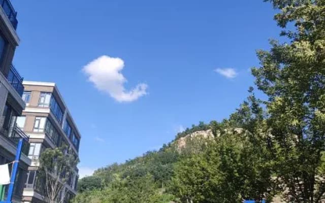 World Hotel (Jinan Century Avenue Wanda Plaza Baoshan Metro Station Branch)