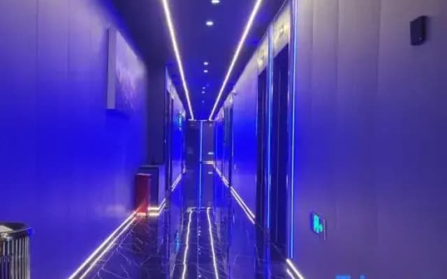 Hongyan E-sports Hotel (Lingshang Xingfu World Branch)