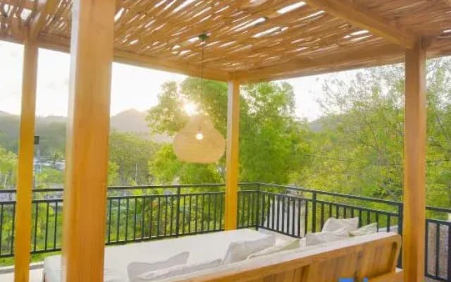 3 Bed Villa in Kuta w/ Day Bed Pool Fast Wi-Fi