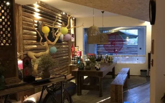 Yuehui Lake View Art Guesthouse