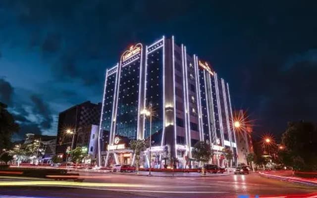 Luxury6 Hotel